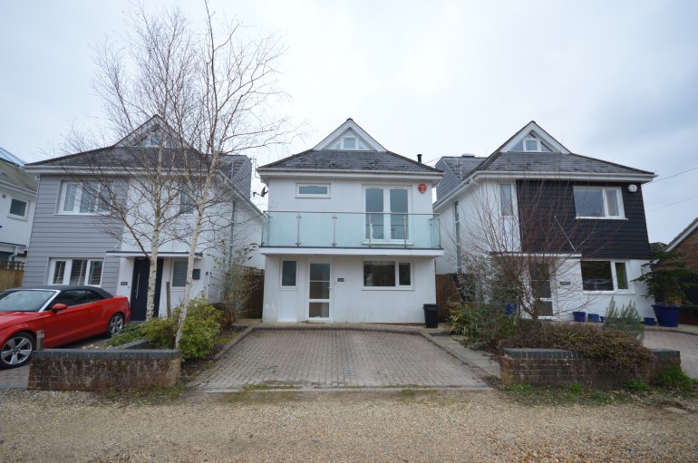 Yarrell Mead, Pennington, Lymington, Hampshire, SO41